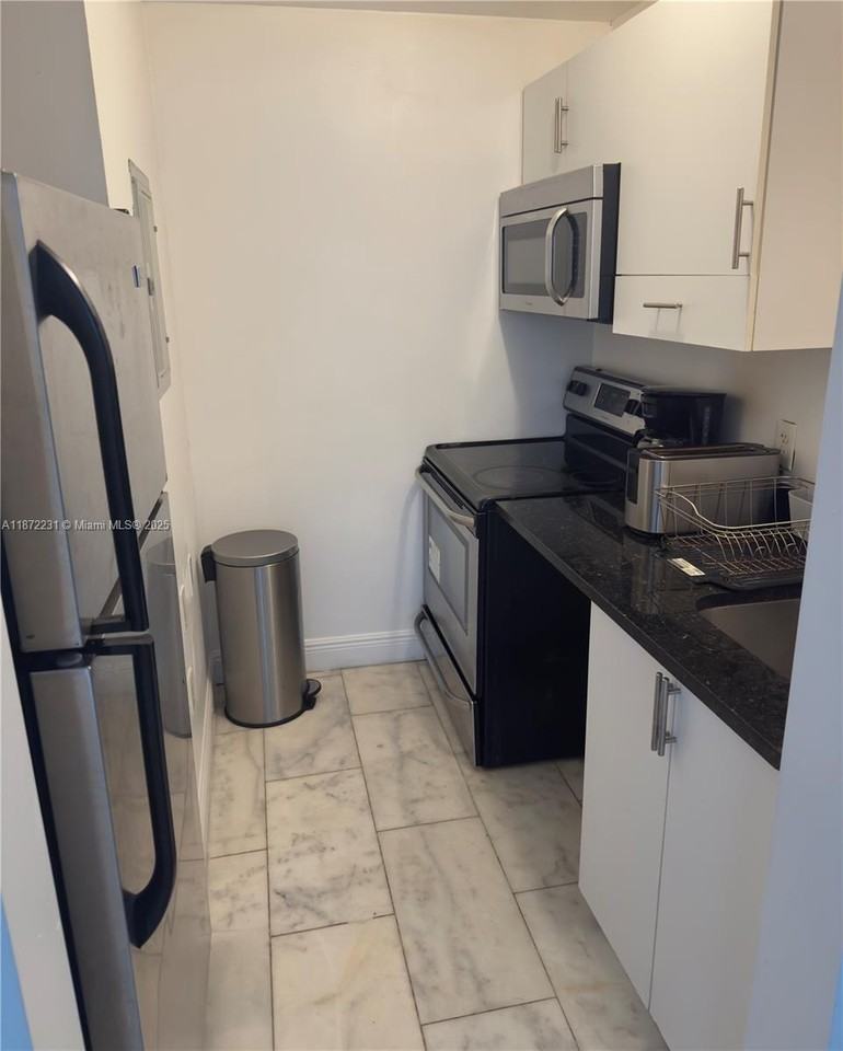 922 Jefferson Avenue #5 - Photo 6 of 7