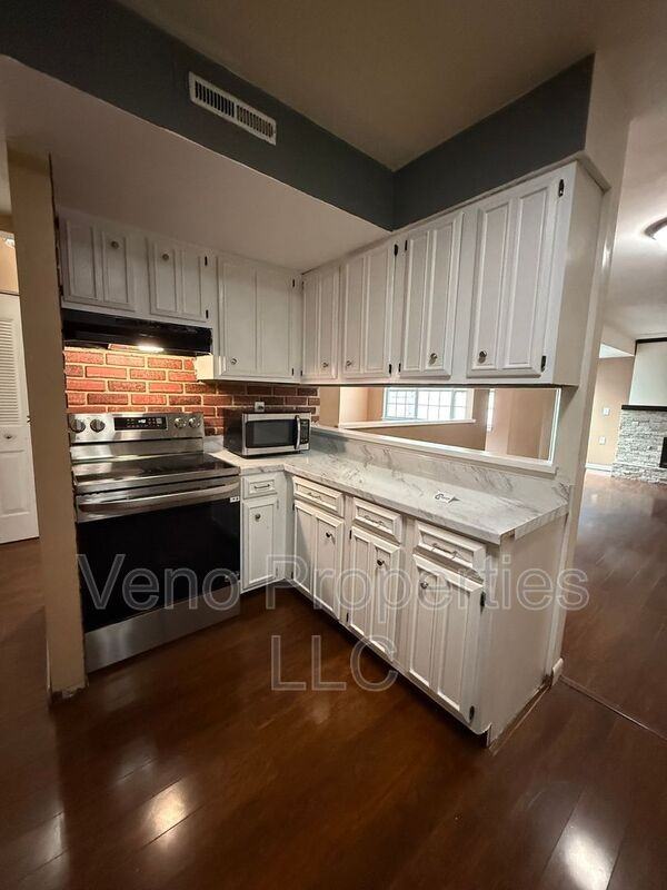 2 Haystack Rd E - Photo 3 of 19