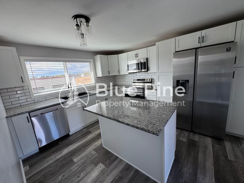 2348 Stace St #3 - Photo 4 of 11