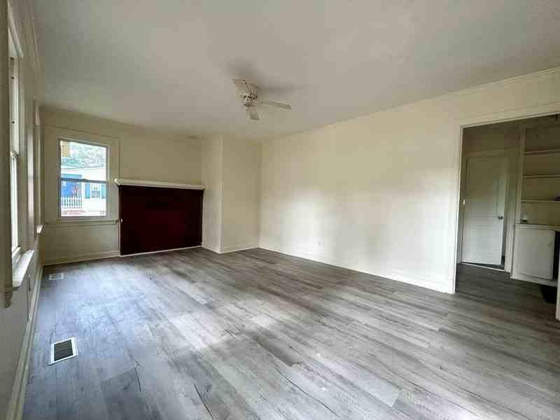 1219 Bailey St - Photo 2 of 2