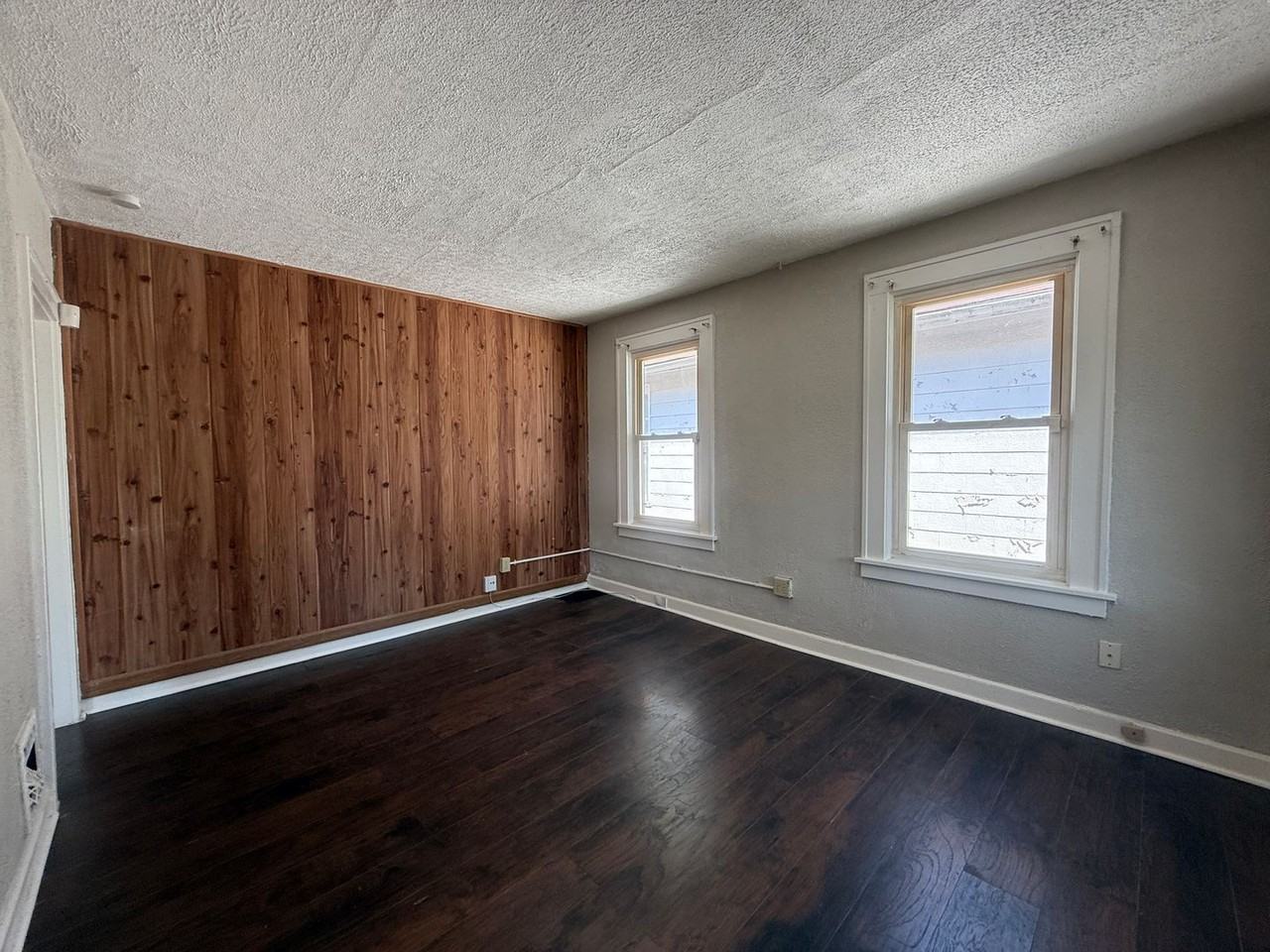 1243 Sutter Ave - Photo 2 of 8