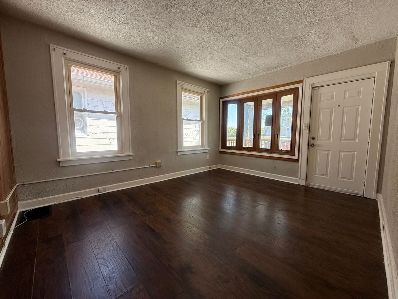 1243 Sutter Ave - Photo 3 of 8