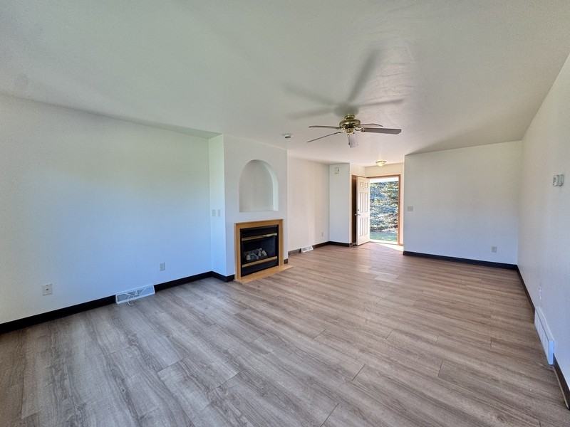 1584 Cardinal Ln - Photo 3 of 17