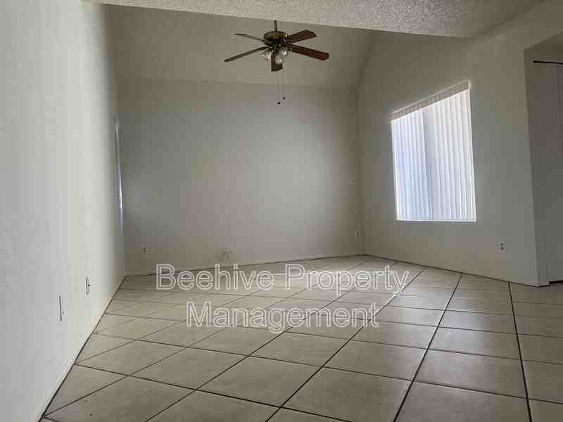 1342 W Emerald Ave #309 - Photo 3 of 12