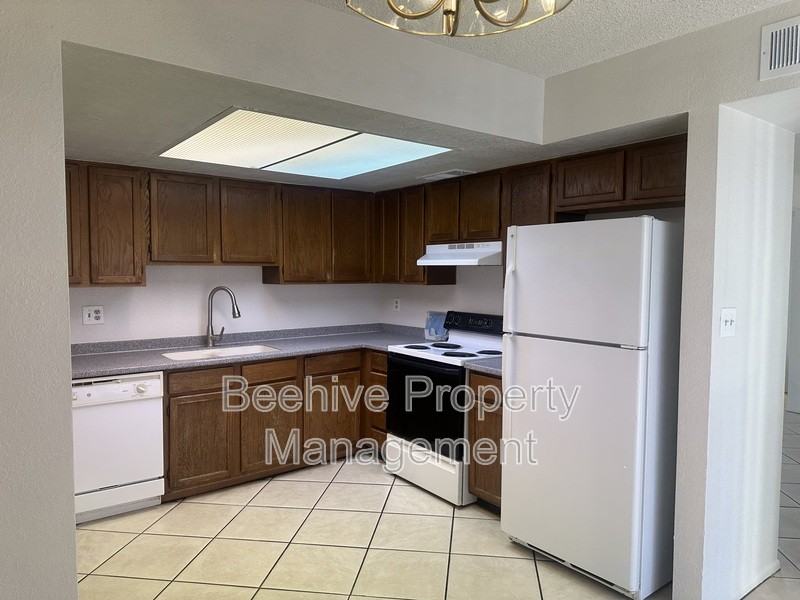 1342 W Emerald Ave #309 - Photo 6 of 12