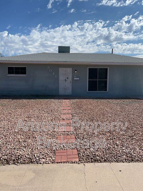 8041 N 30th Dr - Photo 2 of 16