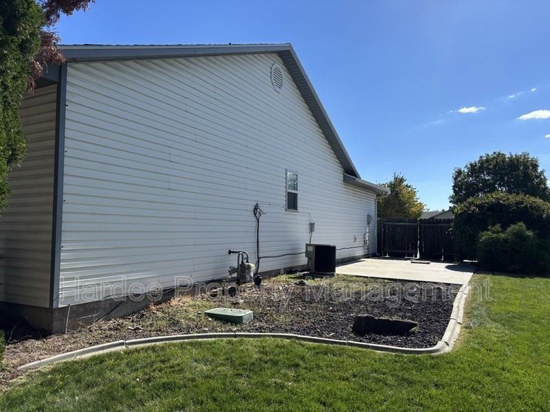 1422 S Allante Pl - Photo 3 of 20