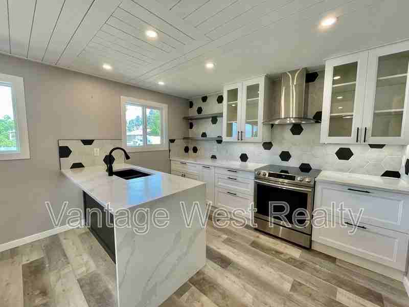 475 Perry Rd - Photo 2 of 50