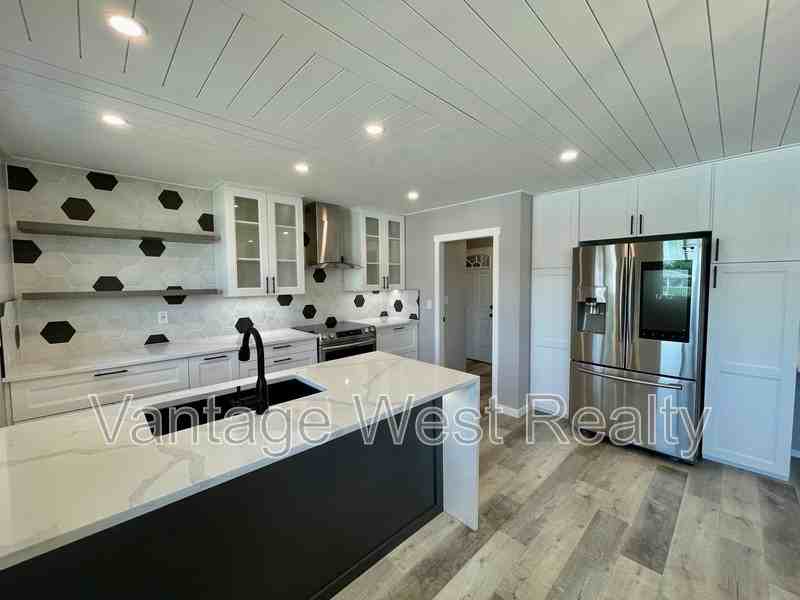 475 Perry Rd - Photo 3 of 50