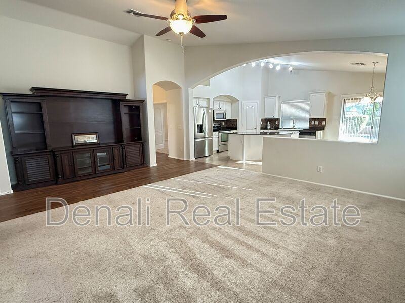 605 E Nancy Ave - Photo 4 of 28