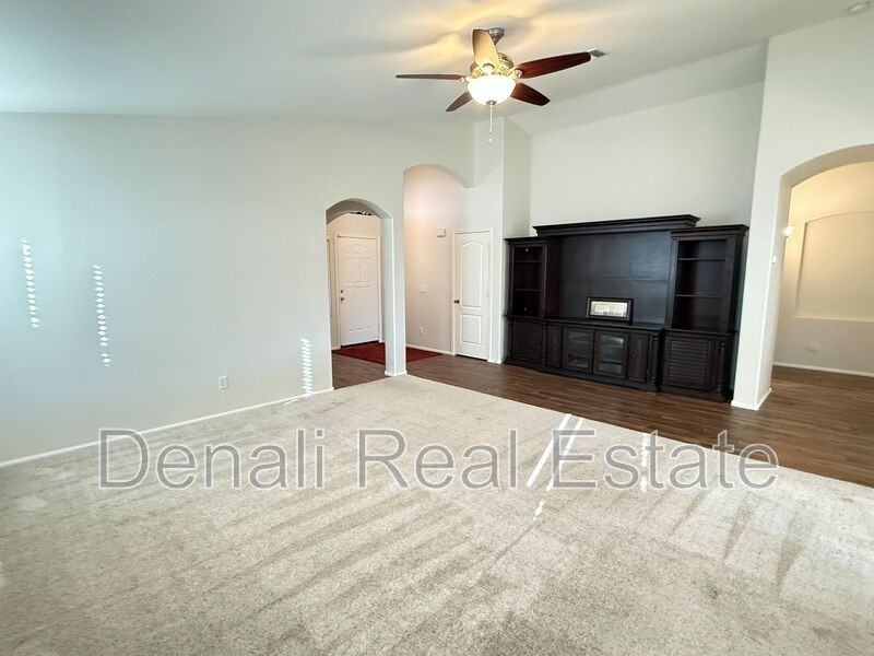 605 E Nancy Ave - Photo 5 of 28