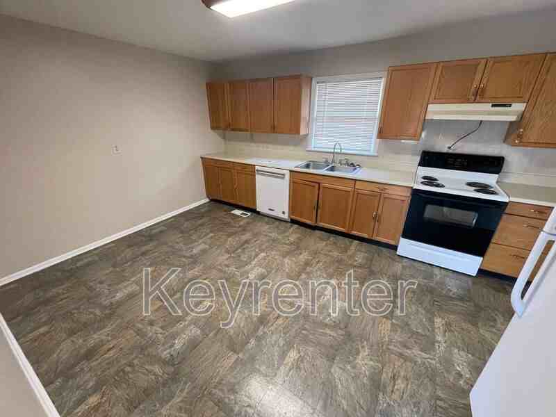 4720 Meredith Rd - Photo 3 of 24