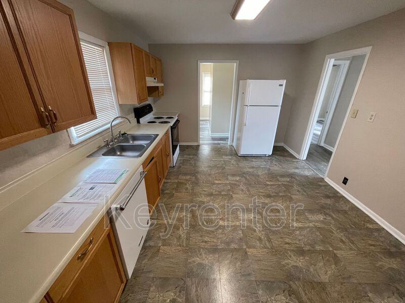 4720 Meredith Rd - Photo 4 of 24