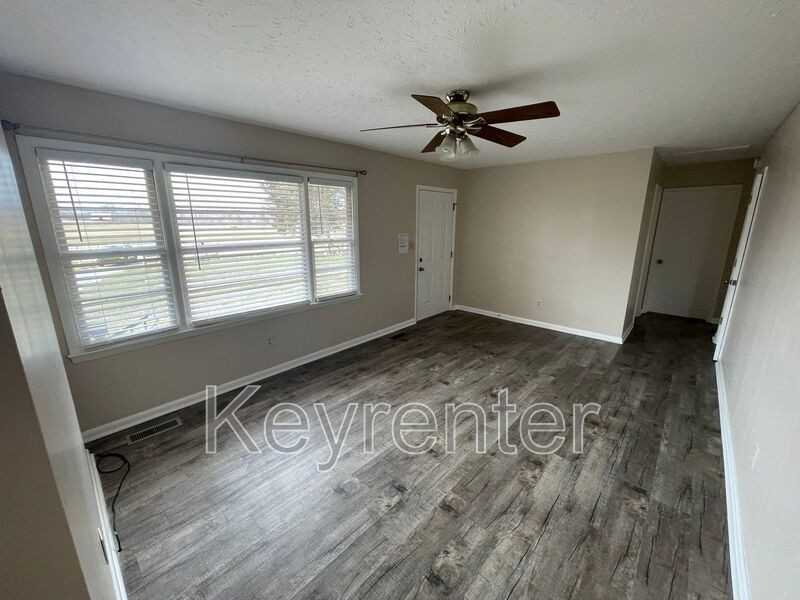 4720 Meredith Rd - Photo 5 of 24