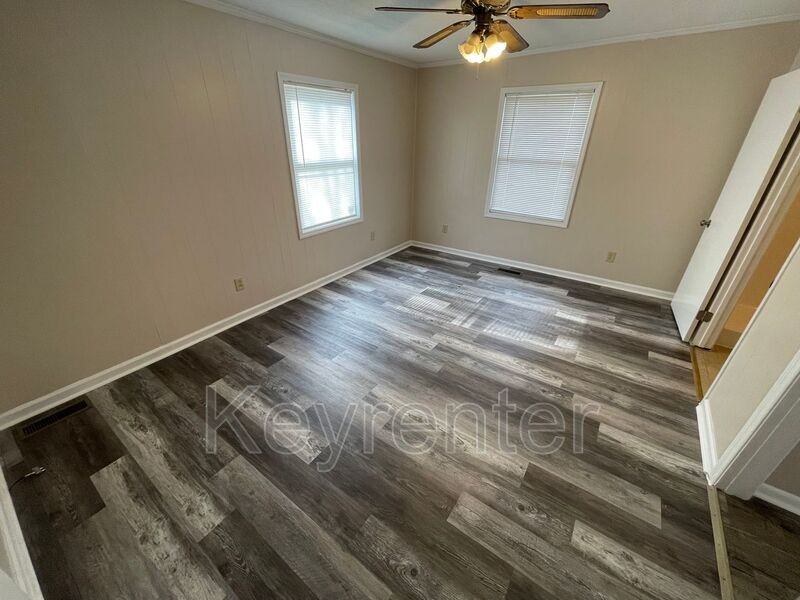 4720 Meredith Rd - Photo 7 of 24