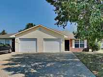 400 Nw Woodbury Dr - Photo 1 of 1