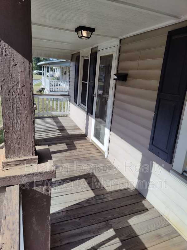 2713 Old Greensboro Rd - Photo 3 of 13