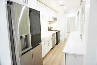 1120 S Barrington Ave - Photo 1 of 1