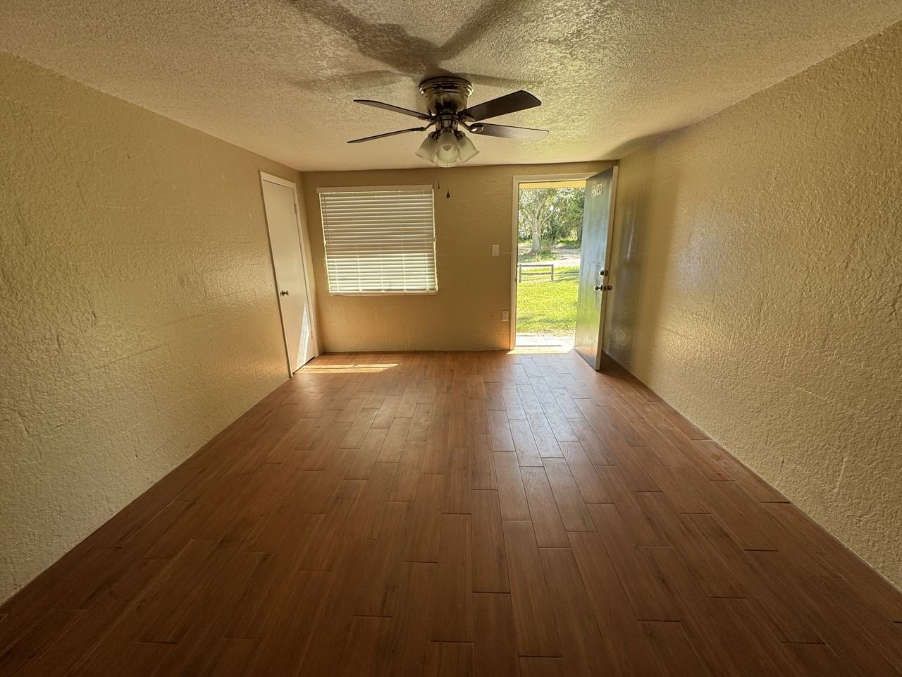 37149 Marlu Ln - Photo 3 of 11