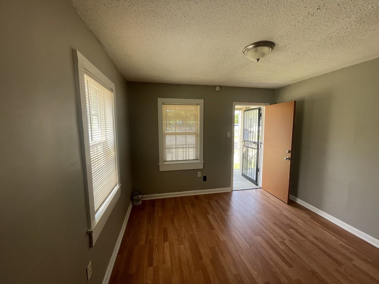 684 Boston St - Photo 3 of 6