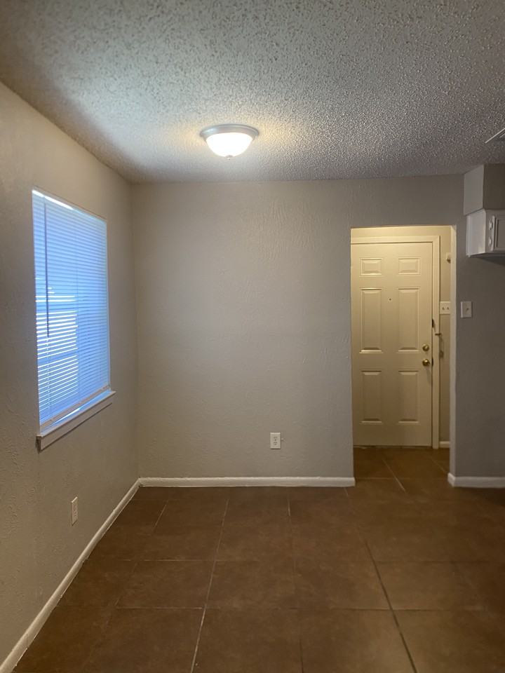 1458 Firebird Dr - Photo 3 of 12