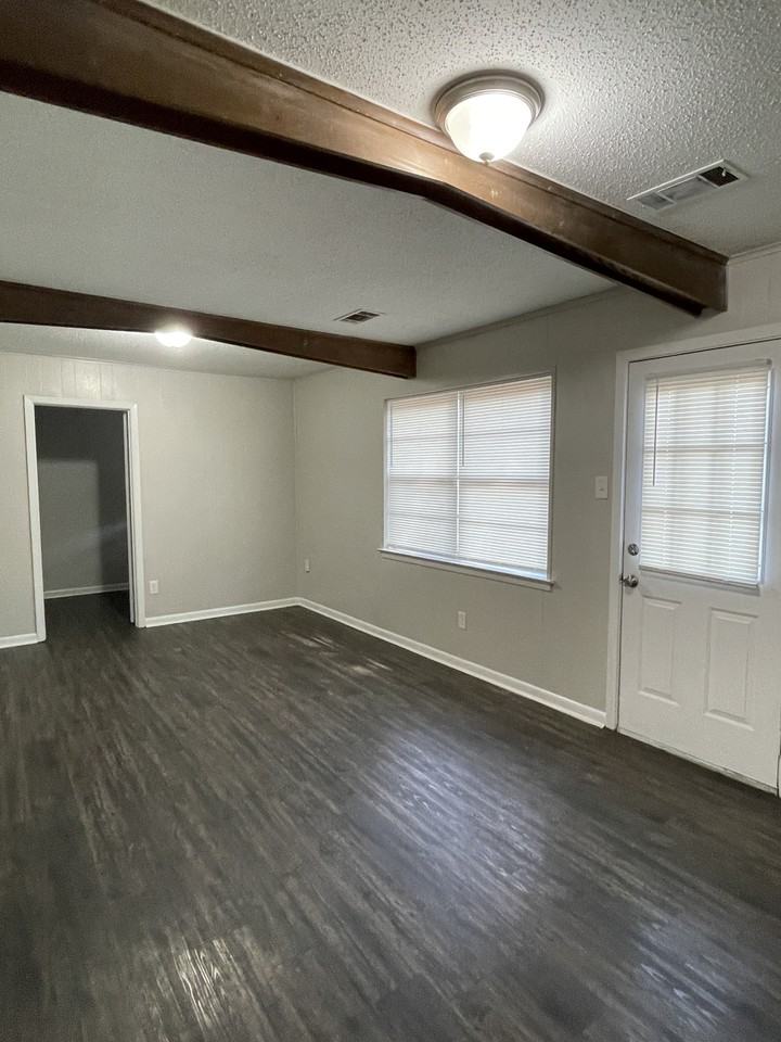 10221 Woodbridge Dr - Photo 3 of 20