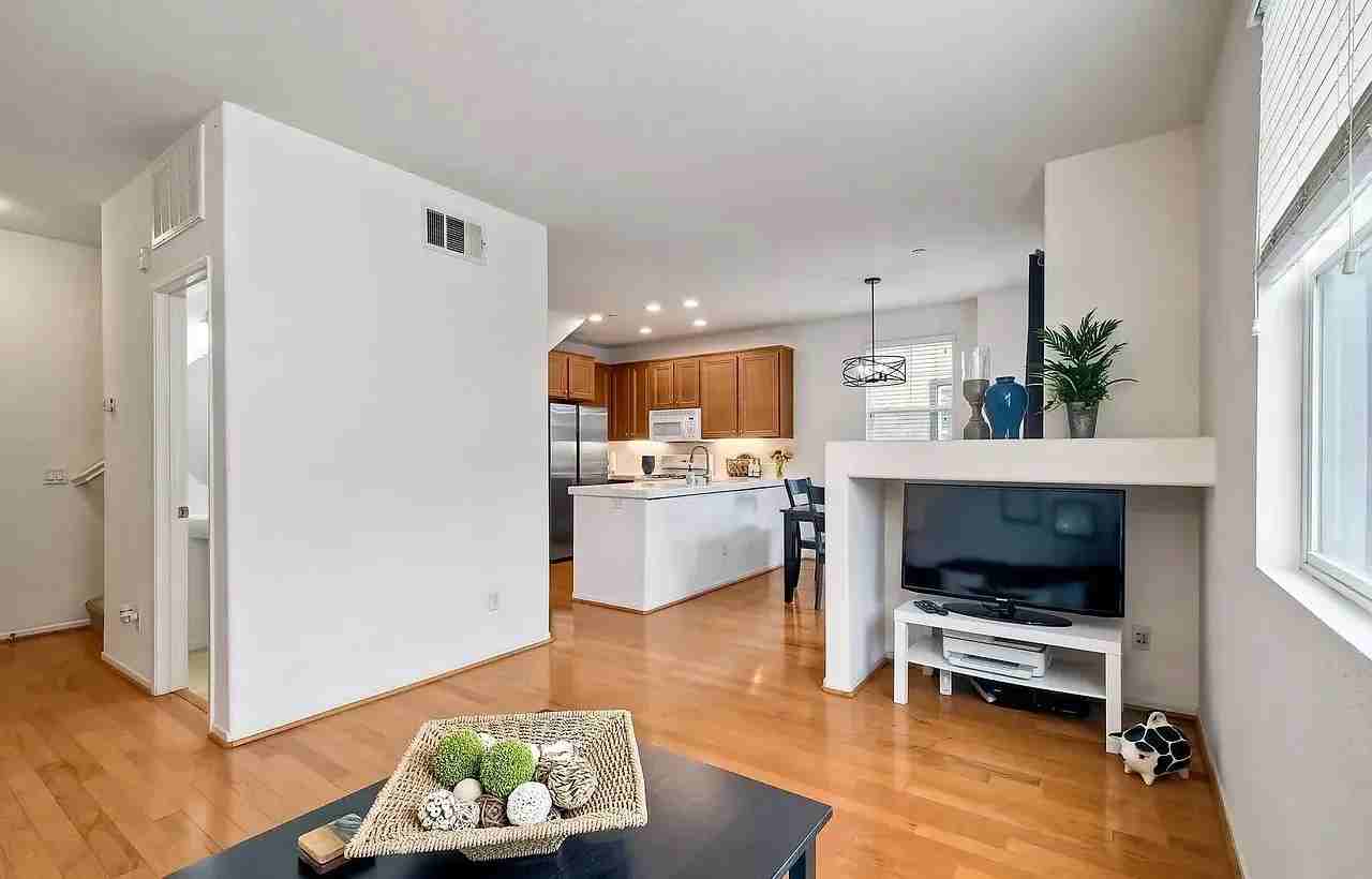 16916 Hutchins Lndg - Photo 2 of 14