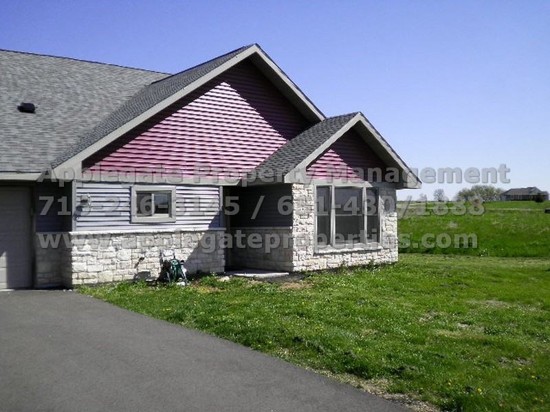 1300 146Th Ave - Photo 2 of 6