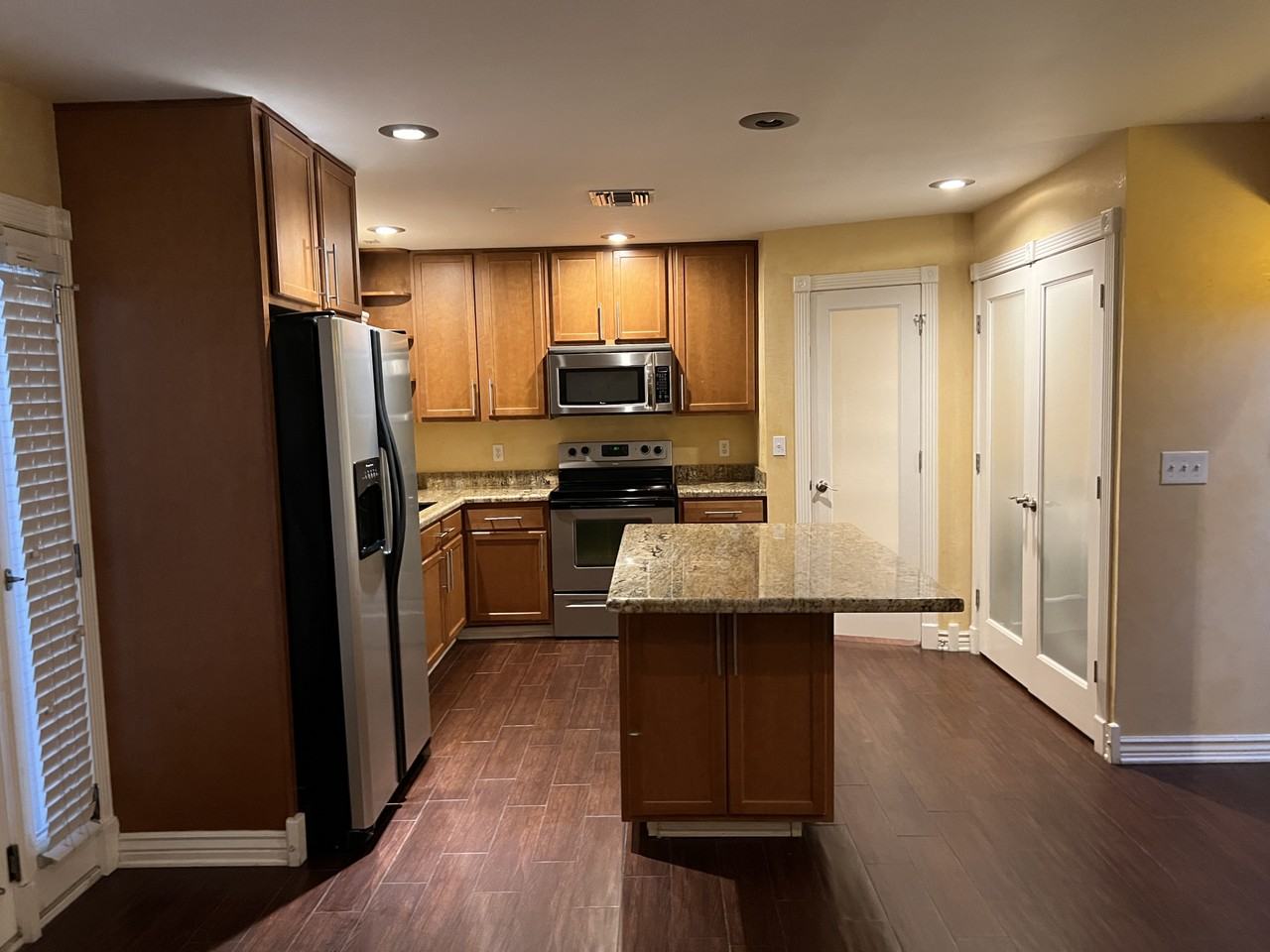 4573 South Mill Avenue - Photo 6 of 32