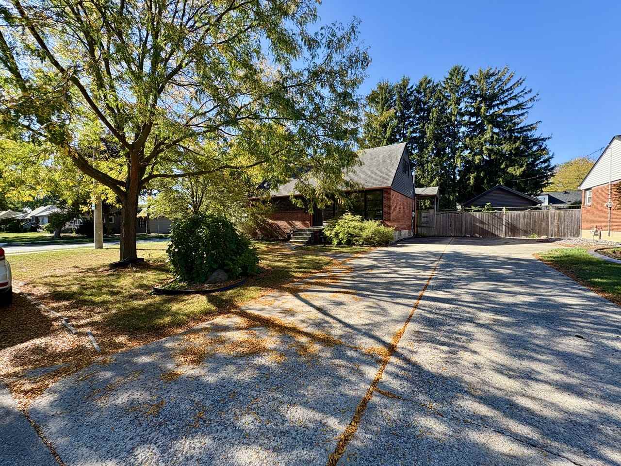 3191 Dandurand Ave - Photo 2 of 47