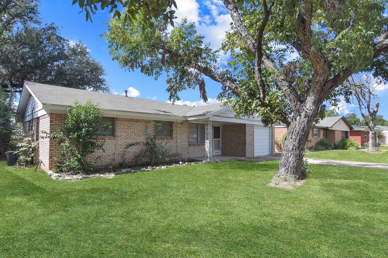 3009 Glenwood Dr - Photo 3 of 16