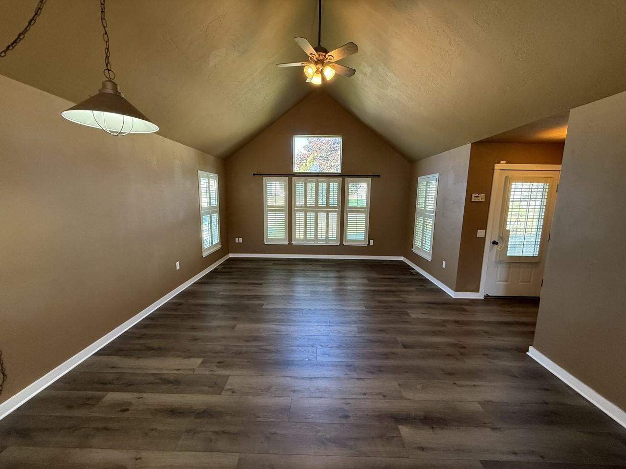 214 Stage Rdg - Photo 3 of 27