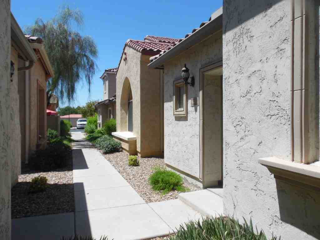 8472 W Lewis Ave - Photo 4 of 50