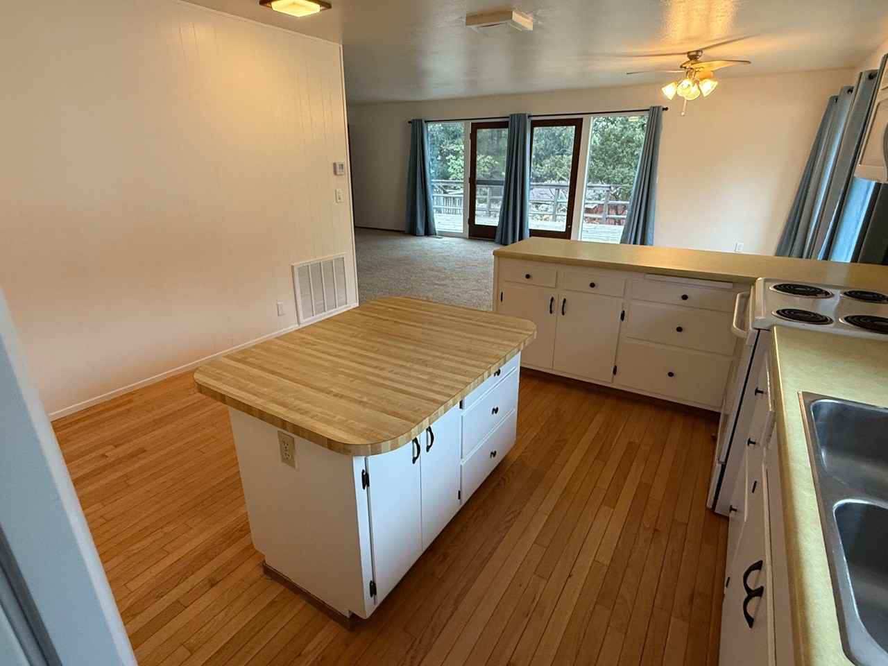 11180 Quail Dr - Photo 3 of 12