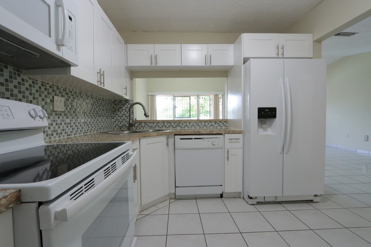 11165 Nw 7th St #203 - Photo 3 of 13