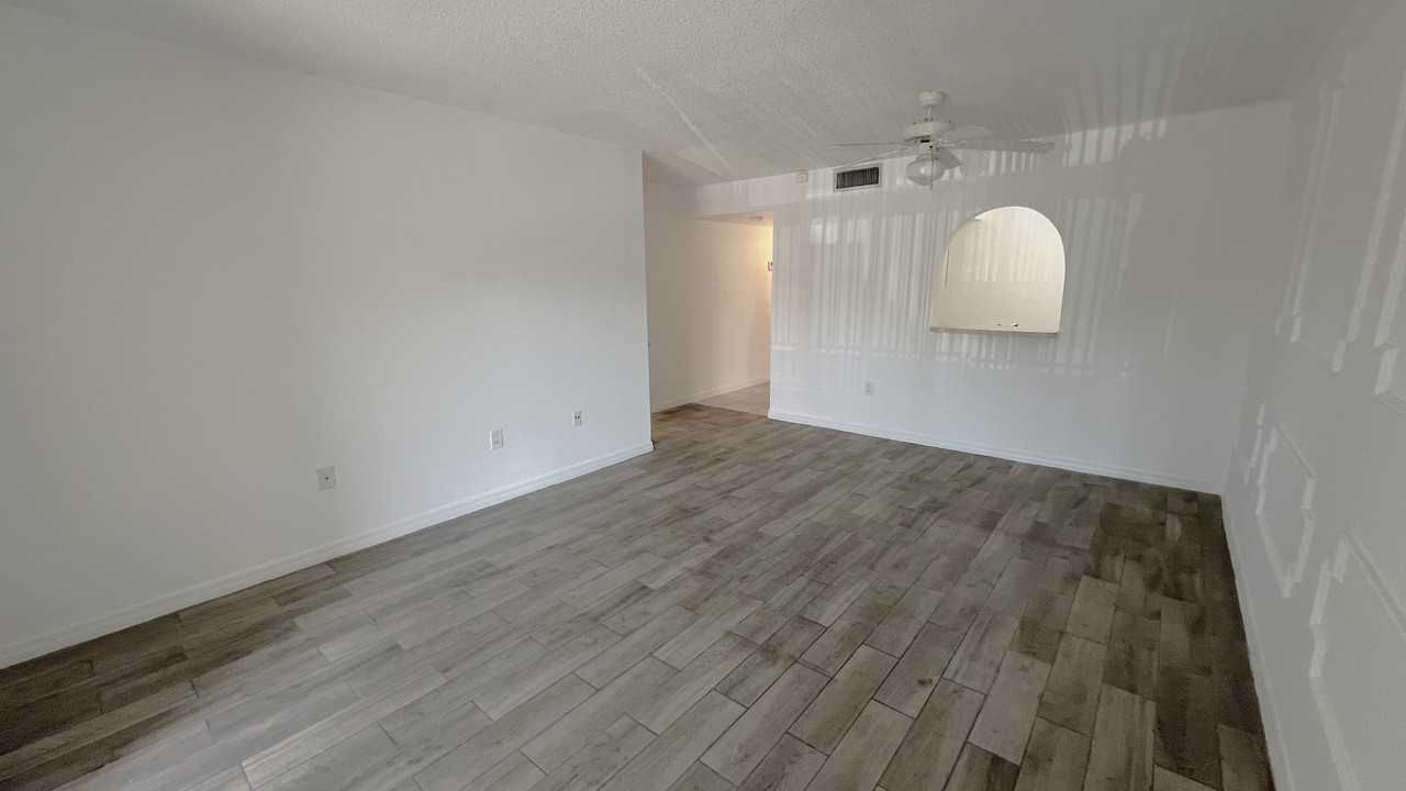 711 N Pine Island Rd - Photo 4 of 11