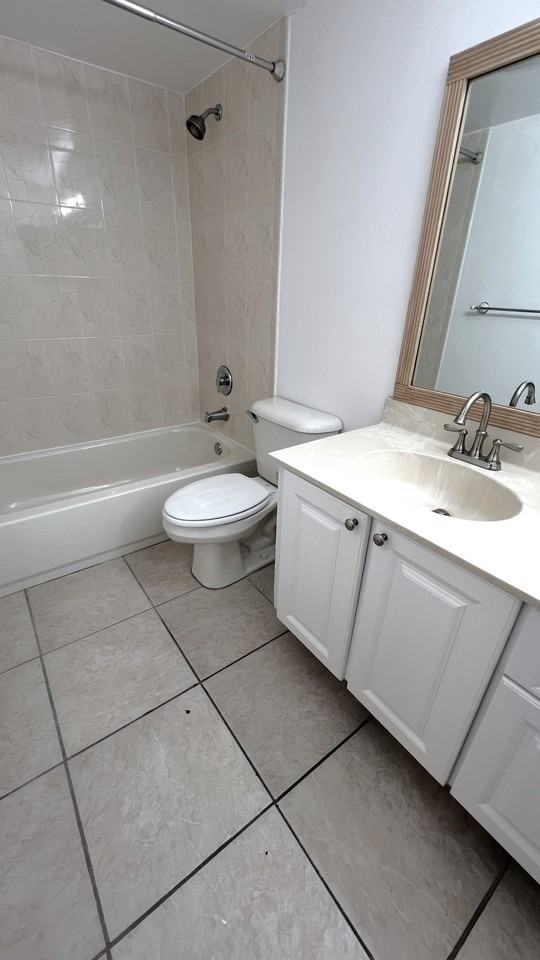 711 N Pine Island Rd - Photo 6 of 11