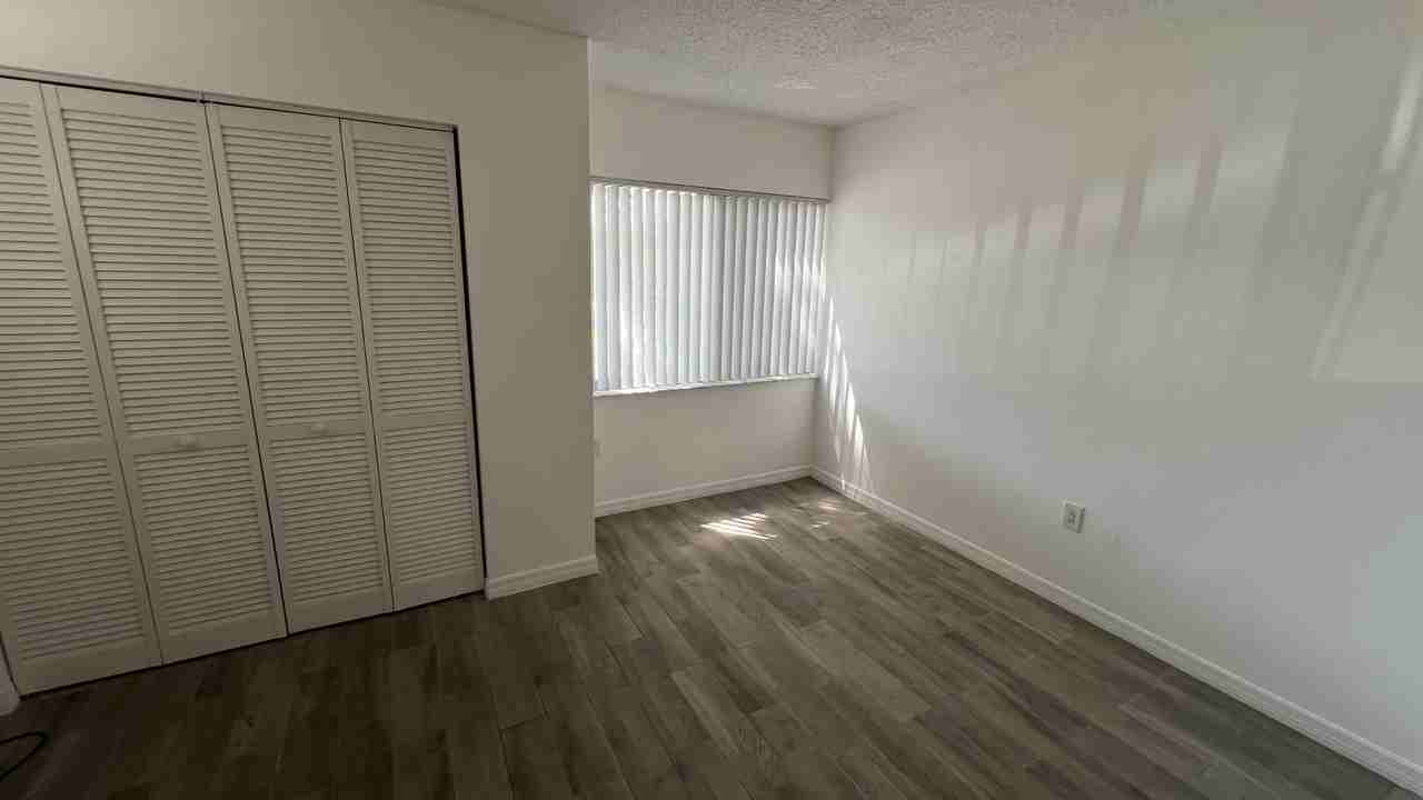 711 N Pine Island Rd - Photo 7 of 11