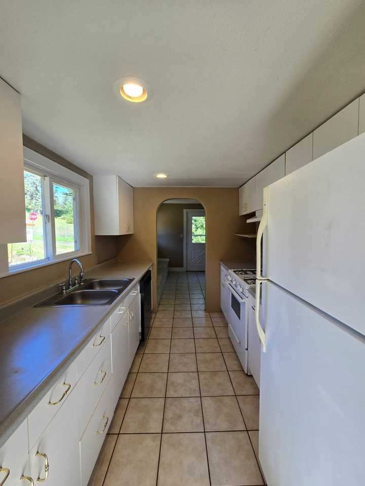 4900 Ne H Ave - Photo 3 of 25