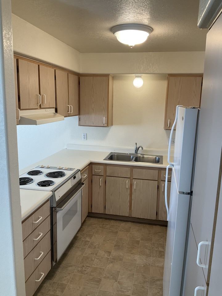 1652 Kellenbeck Avenue #D - Photo 3 of 9