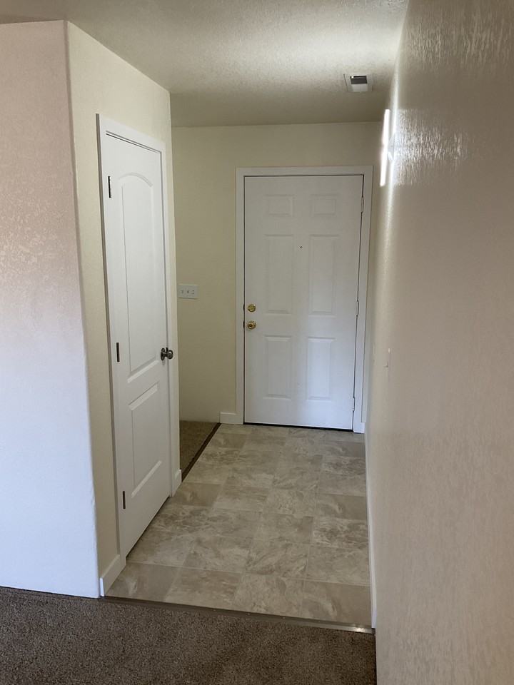 1652 Kellenbeck Avenue #D - Photo 6 of 9