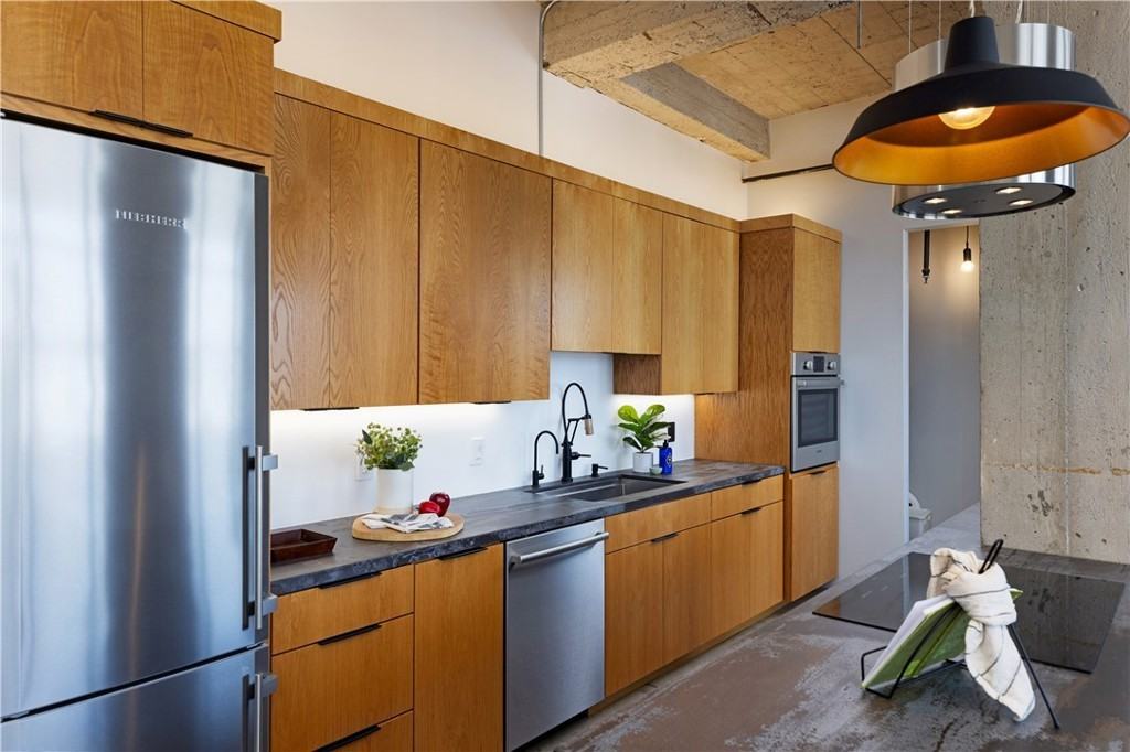 100 W 5Th St - Photo 3 of 9