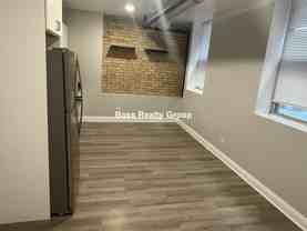 1353 W Greenleaf Ave #G4 - Photo 1 of 1
