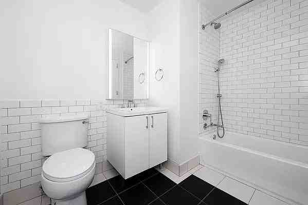 Pine St #2805 - Photo 3 of 20