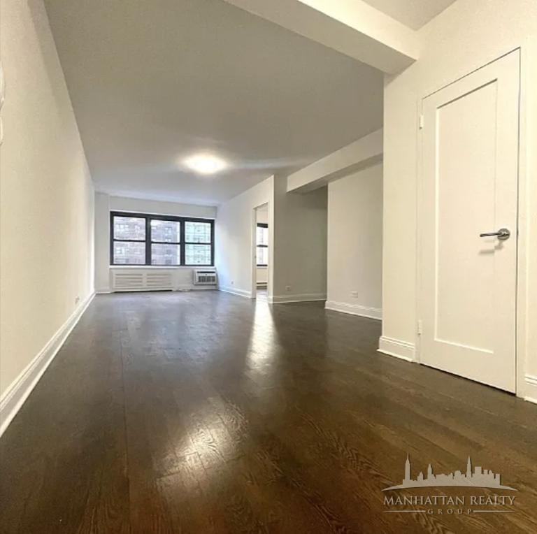 E 57th St #10B - Photo 2 of 4