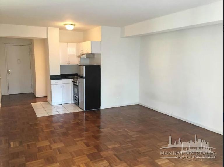 E 57th St #12G - Photo 2 of 5