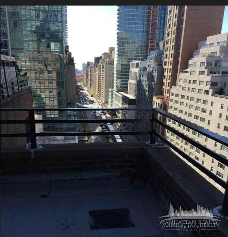 E 57th St #12G - Photo 4 of 5