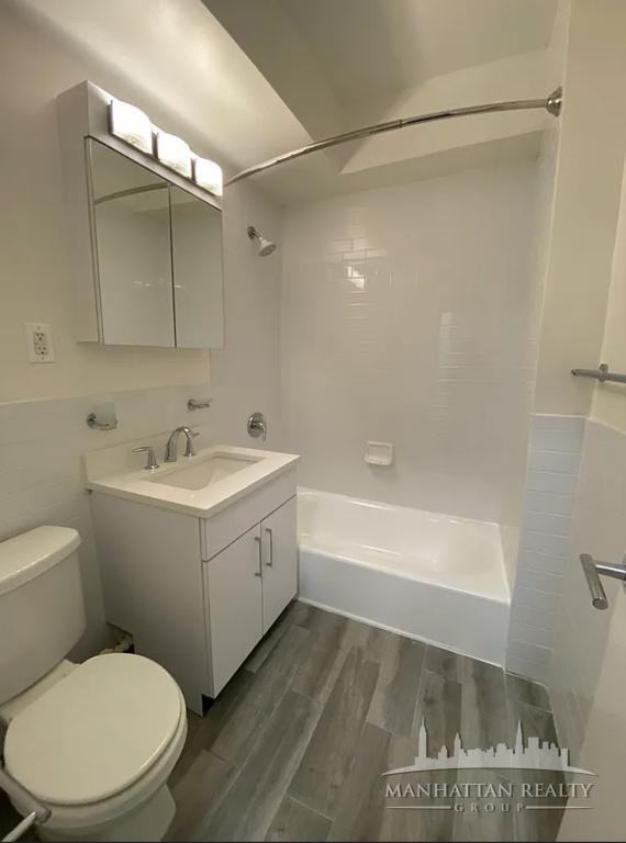 E 57th St #14A - Photo 3 of 8