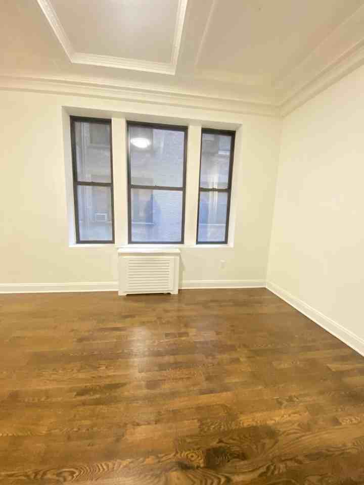W 58th St #07D - Photo 2 of 7