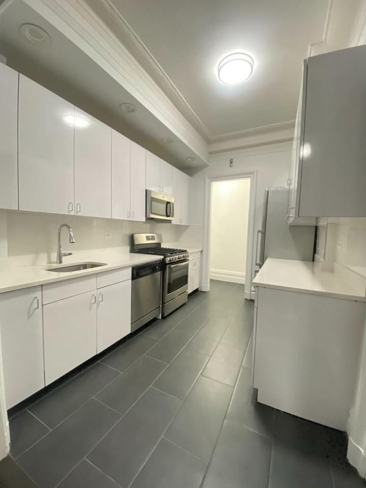 West 58th Street #05C - Photo 6 of 8